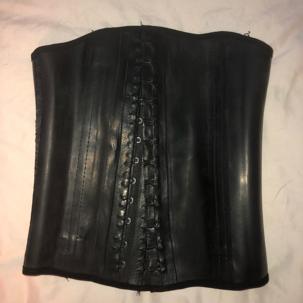 XS waist trainer, leather